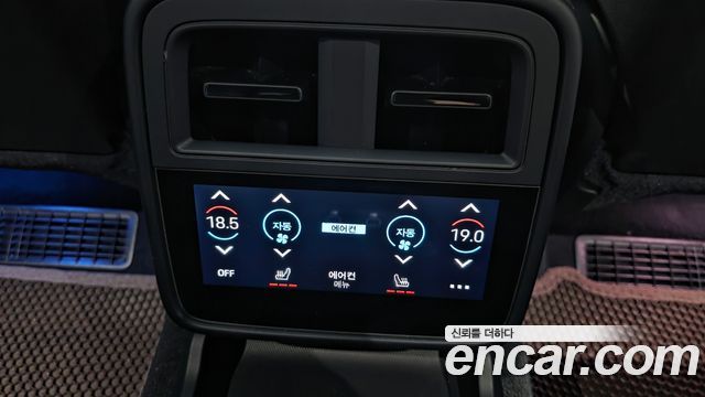 Porsche Taycan 2021 — photo 28