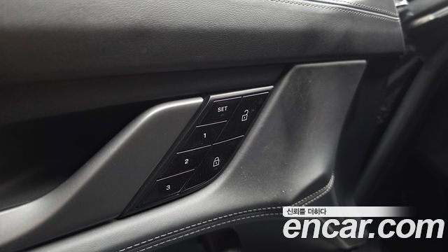 Porsche Taycan 2021 — photo 33