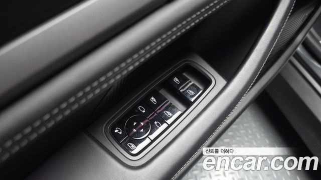 Porsche Taycan 2021 — photo 35