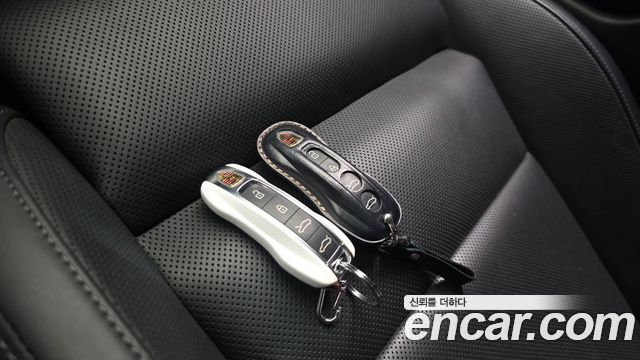 Porsche Taycan 2021 — photo 37