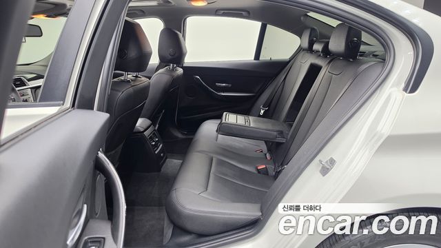 BMW 3-Series 2017 — photo 11