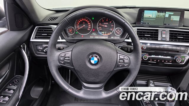 BMW 3-Series 2017 — photo 12