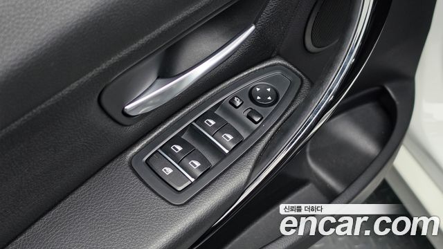 BMW 3-Series 2017 — photo 18