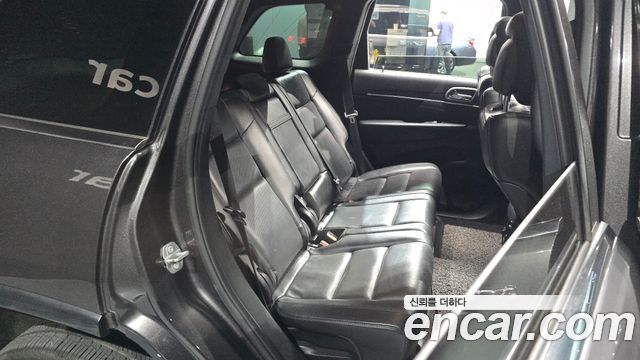 Jeep Cherokee 2019 — photo 11