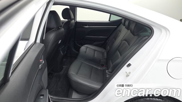 Hyundai AVANTE 2020 — photo 17