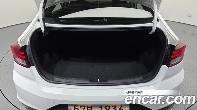 Hyundai AVANTE 2020 — photo 24