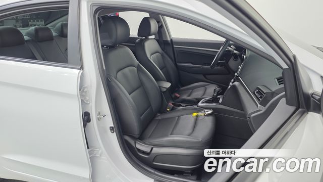Hyundai AVANTE 2020 — photo 16