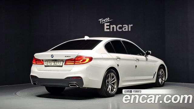 BMW 5-Series 2018 — photo 2