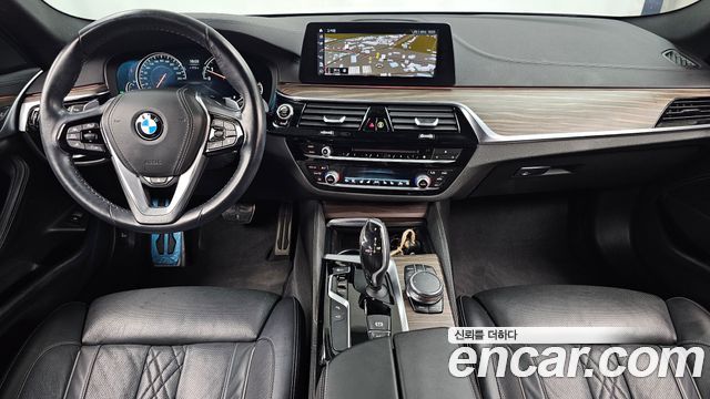 BMW 5-Series 2018 — photo 10