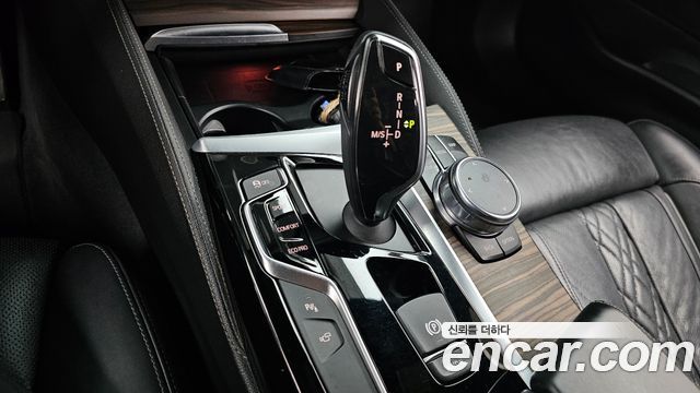 BMW 5-Series 2018 — photo 12