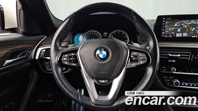 BMW 5-Series 2018 — photo 19
