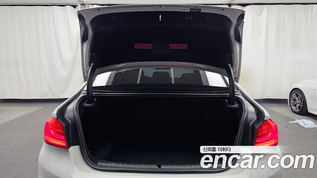 BMW 5-Series 2018 — photo 26