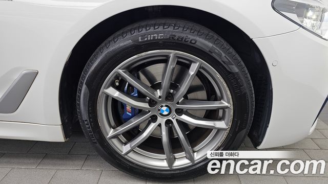 BMW 5-Series 2018 — photo 7