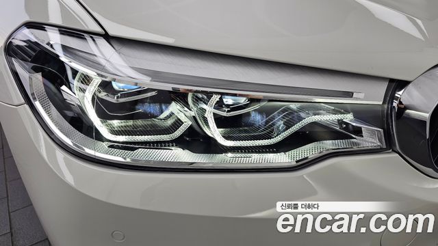 BMW 5-Series 2018 — photo 8