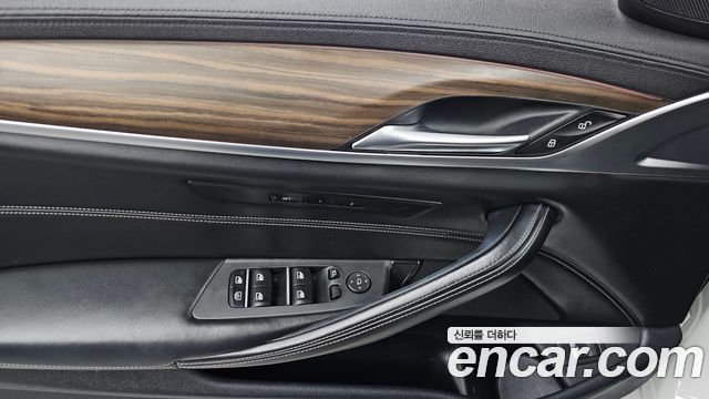 BMW 5-Series 2018 — photo 29