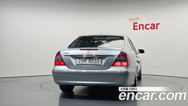 Mercedes-Benz E-Class 2009 — photo 4