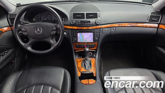 Mercedes-Benz E-Class 2009 — photo 7