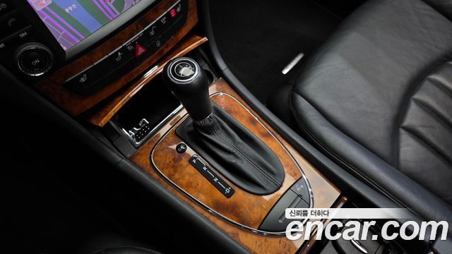 Mercedes-Benz E-Class 2009 — photo 9