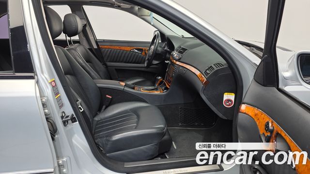 Mercedes-Benz E-Class 2009 — photo 11