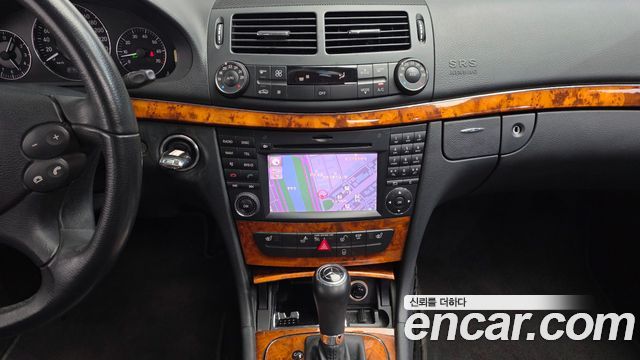 Mercedes-Benz E-Class 2009 — photo 15