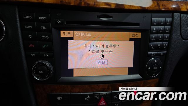 Mercedes-Benz E-Class 2009 — photo 16
