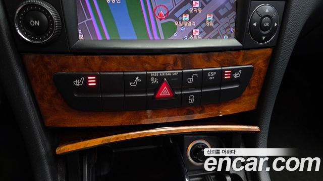 Mercedes-Benz E-Class 2009 — photo 17