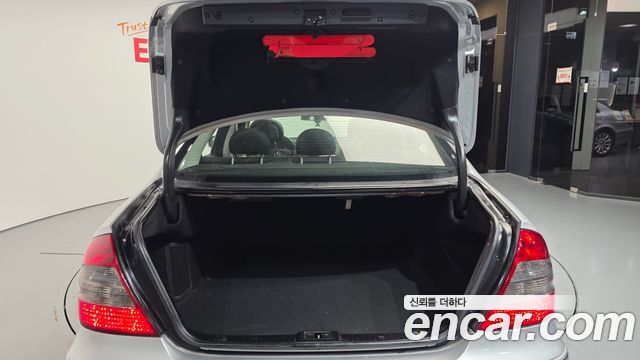 Mercedes-Benz E-Class 2009 — photo 19