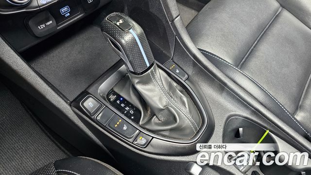Hyundai Veloster 2021 — photo 12