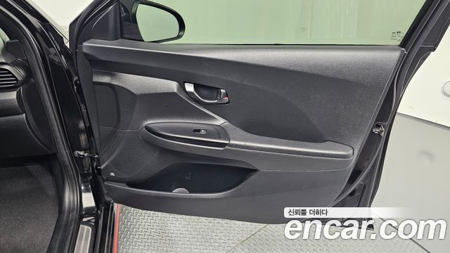 Hyundai Veloster 2021 — photo 15