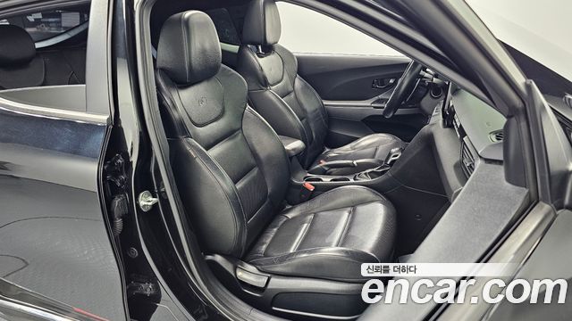 Hyundai Veloster 2021 — photo 16