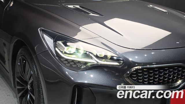 Kia Stinger 2018 — photo 8