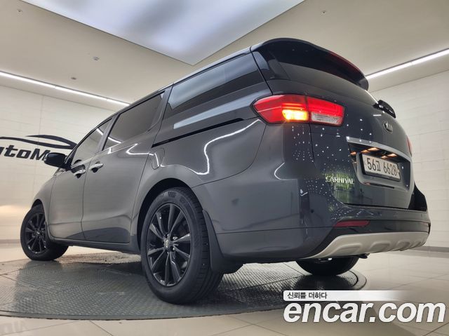 Kia Canival 2015 — photo 2