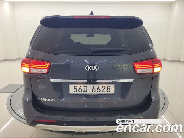 Kia Canival 2015 — photo 4