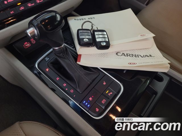 Kia Canival 2015 — photo 9