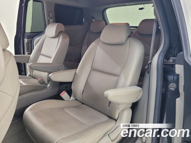 Kia Canival 2015 — photo 10