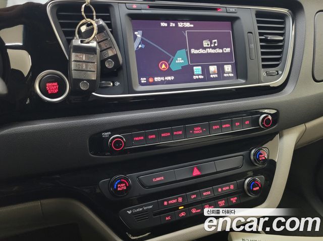 Kia Canival 2015 — photo 16