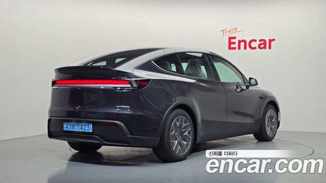 Tesla Model Y 2026 — photo 2