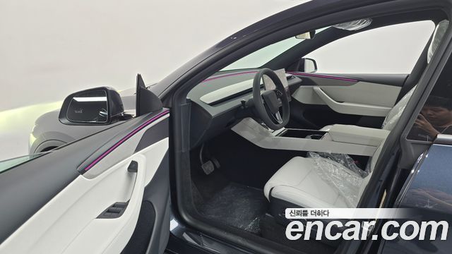 Tesla Model Y 2026 — photo 10