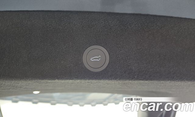 Tesla Model Y 2026 — photo 17