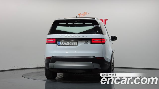 Land Rover Discovery 2019 — photo 4