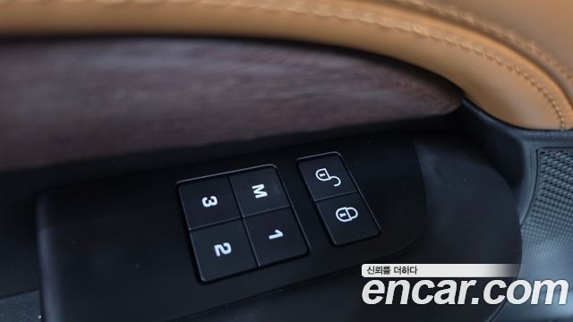 Land Rover Discovery 2019 — photo 18