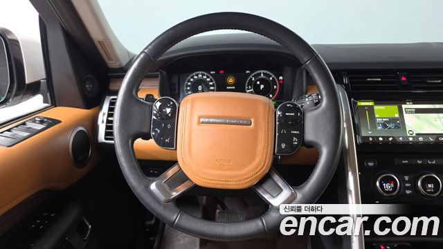 Land Rover Discovery 2019 — photo 22