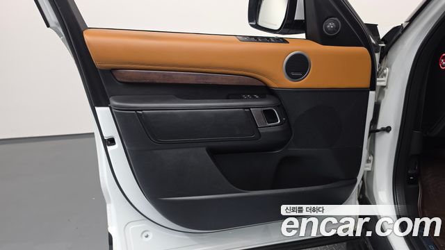 Land Rover Discovery 2019 — photo 14