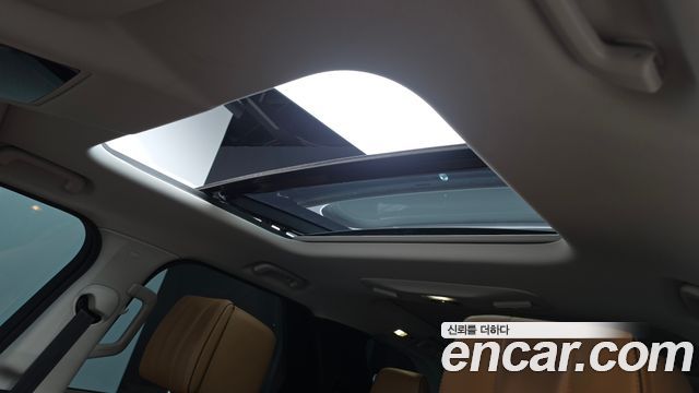 Land Rover Discovery 2019 — photo 28
