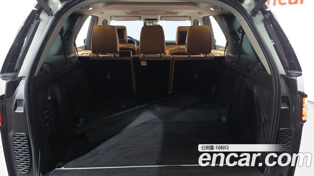 Land Rover Discovery 2019 — photo 30