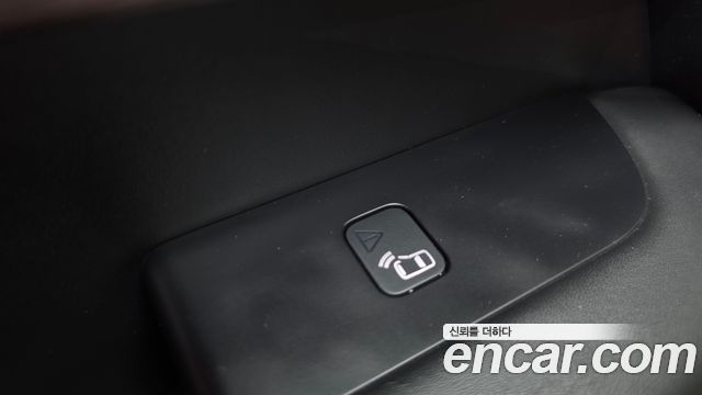 Land Rover Discovery 2019 — photo 34