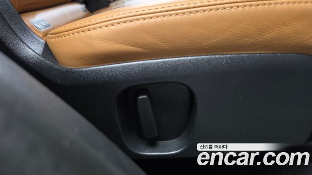 Land Rover Discovery 2019 — photo 35