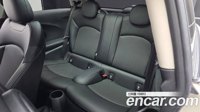 Mini Cooper 2018 — photo 17
