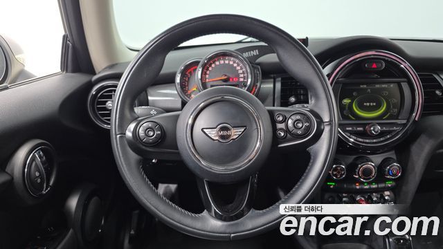 Mini Cooper 2018 — photo 18