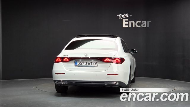 Mercedes-Benz E-Class 2025 — photo 4